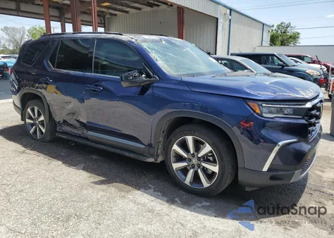 2024 Honda Pilot Touring z USA, uszkodzony, nr VIN 5FNYG2H72RB012340